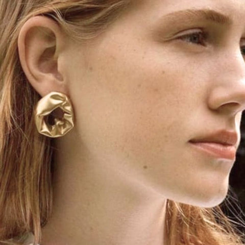 Aretes Roma en Latón Dorado, Diseño Contemporáneo