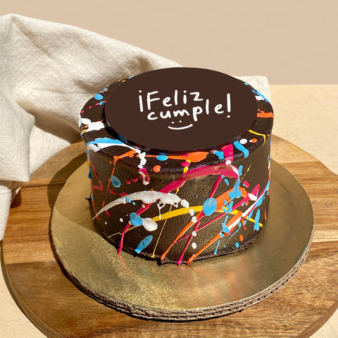 Pastel de Chocolate Pollock con Texto Feliz Cumple