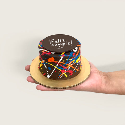 Pastel de Chocolate Pollock con Texto Feliz Cumple