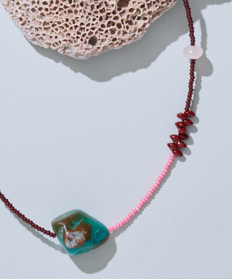 Collar Turquesa Amuleto con Cuarzo Rosa y Chaquira - Hija Única