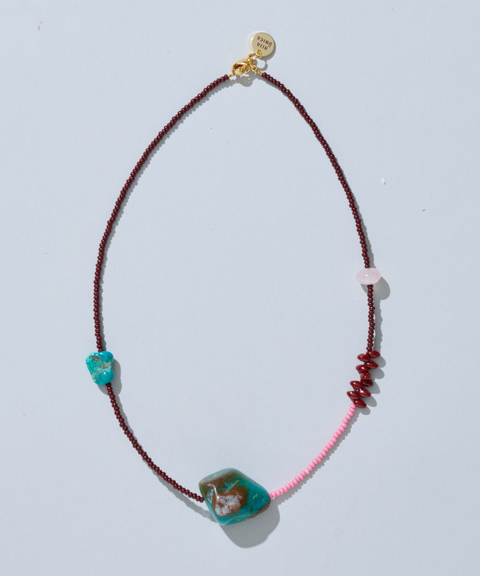 Collar Turquesa Amuleto con Cuarzo Rosa y Chaquira - Hija Única