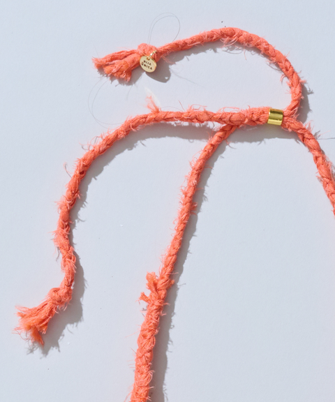 Collar Barragán Ocre en Papel Maché, Algodón y Seda - Hija Única