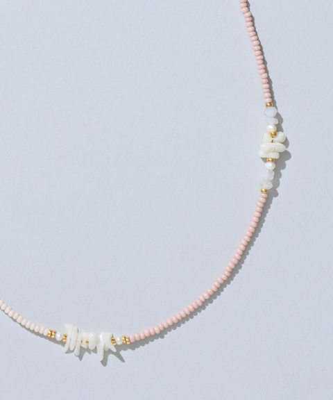 Collar Coral Blanco, Piedra Luna y Perlas Agua Dulce - Hija Única
