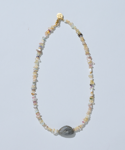 Collar Tesoro con Labradorita y Confeti de Perlas y Piedras Naturales - Hija Única