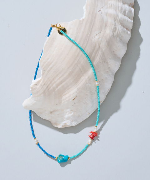 Collar Petit Coral y Turquesa con Chaquira y Perlas de Agua Dulce - Hija Única
