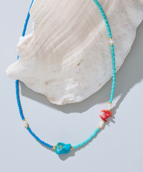 Collar Petit Coral y Turquesa con Chaquira y Perlas de Agua Dulce - Hija Única