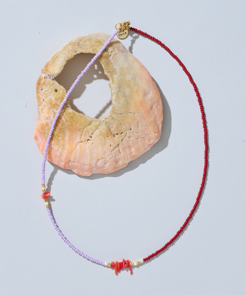 Collar Petit Coral con Chaquira y Perlas de Agua Dulce - Hija Única