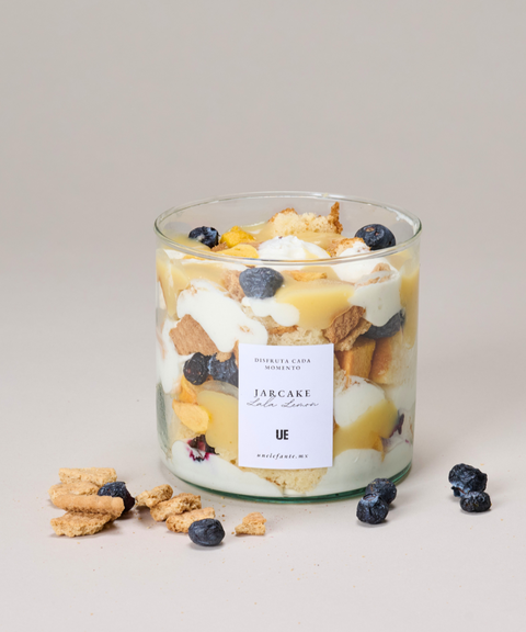 Copa LALA LEMON con Bizcocho de Vainilla, Moras y Mango, Lemon Curd y Galleta de Canela
