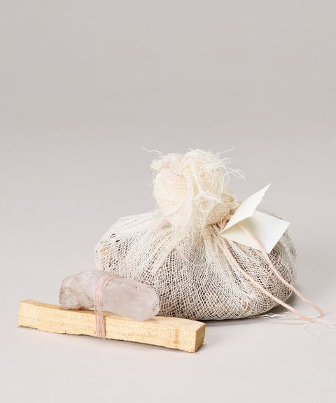 Palo Santo con Base de Cerámica Artesanal – Purifica tu Espacio con Encanto Natural