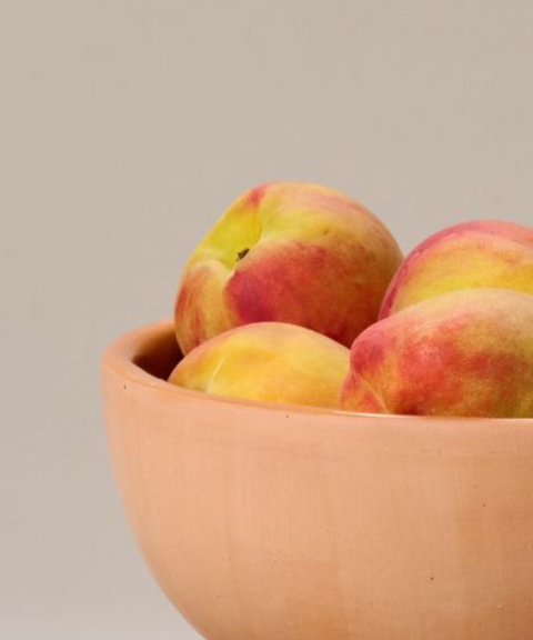 Frutero de Barro con Duraznos y Orquídea – Unelefante + Priscila Alaniz