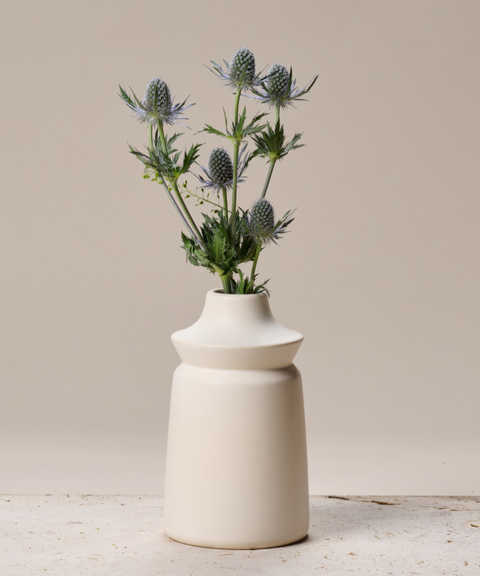 Base de Barro Natural Japón en Blanco y Flor de Temporada – Unelefante + Priscila Alaniz