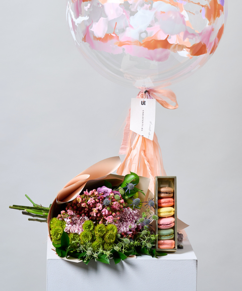 Set para Mamá - Armonía - Globo, Flores Suli Bloom y Macarons de Temporada