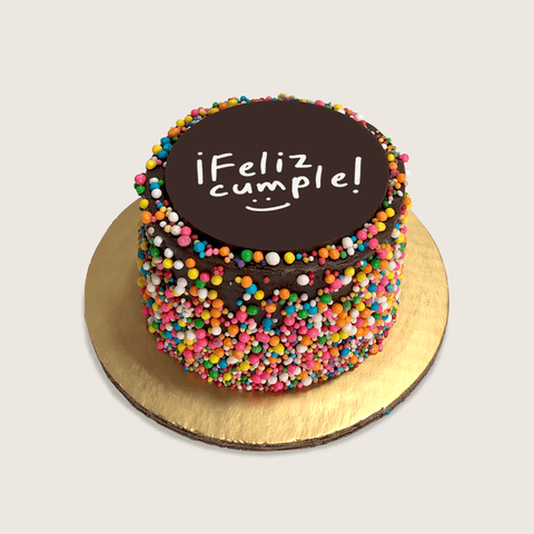 Pastel de Chocolate Funfeti Feliz Cumple