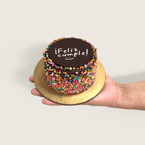 Pastel de Chocolate Funfeti Feliz Cumple